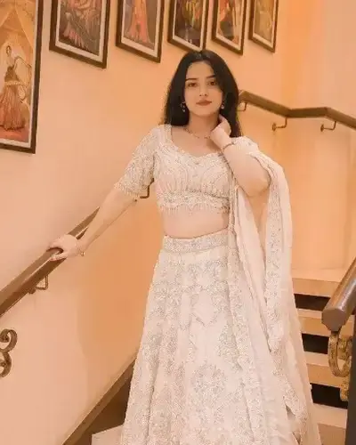 Escort Bhavra